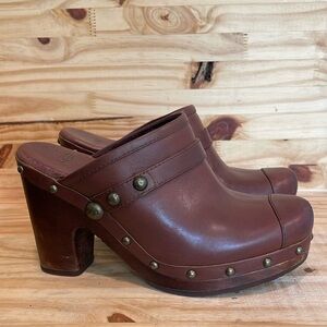 UGG Jolene Brown Leather Silver Studded Sherpa Lined Wood Heel Clogs Size 7